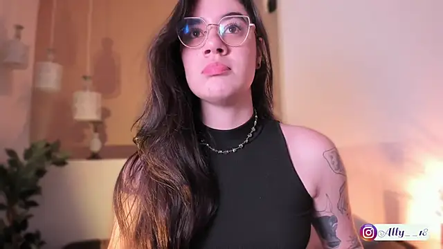 Snapshot of Ally_addams chatting on 09-20-25, 03:51 Ally addams online show from 09-20-25, 03:51