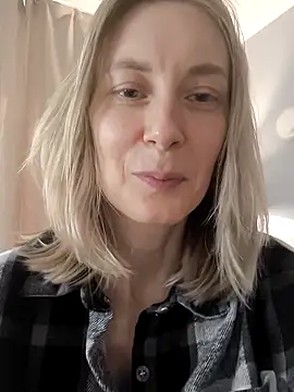 AvelinaLeoni online show from 11-18-25, 07:02