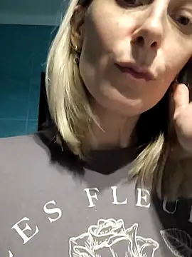 AvelinaLeoni online show from 11-19-25, 07:25