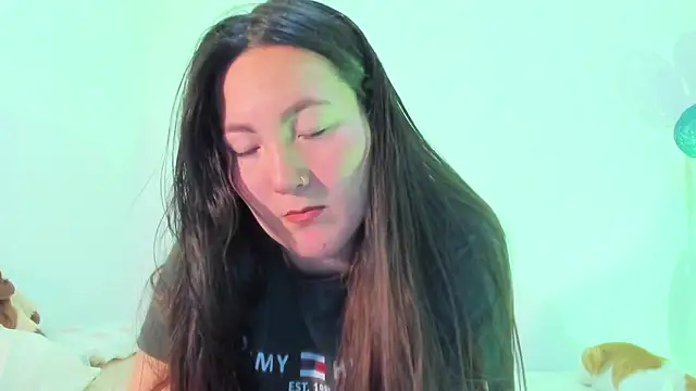 Elle Lee  online show from 03-17-25, 02:34