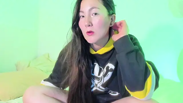 Elle Lee  online show from 03-17-25, 06:21