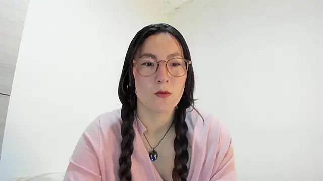 Elle Lee  online show from 09-30-25, 03:50