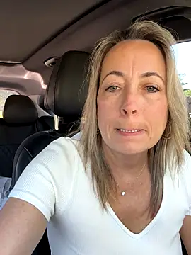 Cherry-red-xo online show from 09-11-25, 04:07