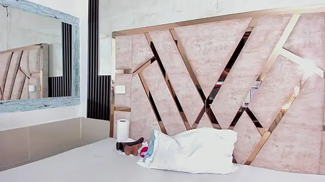 Snapshot of molly_sweetee chatting on 09-21-25, 02:02 molly sweetee online show from 09-21-25, 02:02