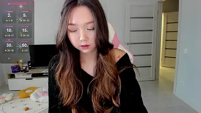 Snapshot of Fluffy_Rose chatting on 05-29-26, 02:42 Fluffy Rose online show from 05-29-26, 02:42
