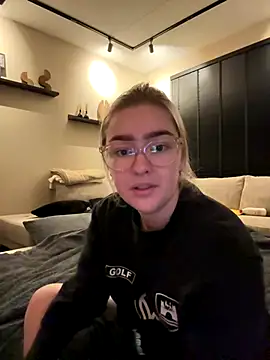 Snapshot of xX_HotCouple_Xx chatting on 12-02-24, 09:28 xX HotCouple Xx online show from 12-02-24, 09:28