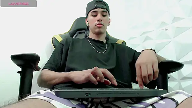 Snapshot of Jake_tripp chatting on 12-20-24, 09:32 Jake tripp online show from 12-20-24, 09:32