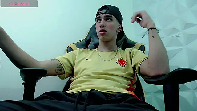 Snapshot of Jake_tripp chatting on 12-22-24, 09:33 Jake tripp online show from 12-22-24, 09:33