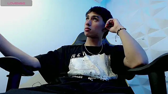 Snapshot of Jake_tripp chatting on 12-24-24, 09:00 Jake tripp online show from 12-24-24, 09:00