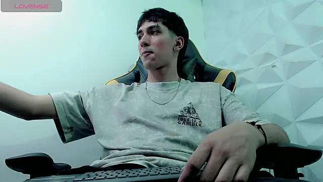 Snapshot of Jake_tripp chatting on 12-28-24, 03:37 Jake tripp online show from 12-28-24, 03:37