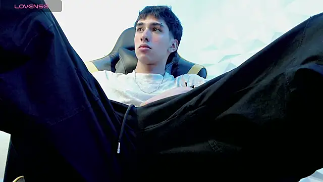 Snapshot of Jake_tripp chatting on 12-29-24, 03:44 Jake tripp online show from 12-29-24, 03:44