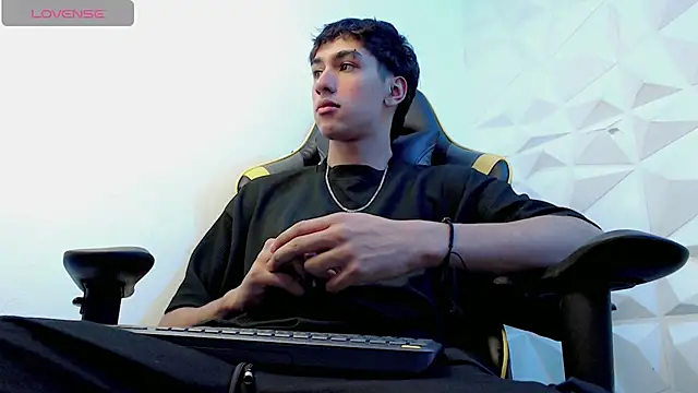 Snapshot of Jake_tripp chatting on 01-04-25, 03:18 Jake tripp online show from 01-04-25, 03:18