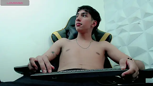 Snapshot of Jake_tripp chatting on 01-04-25, 06:19 Jake tripp online show from 01-04-25, 06:19