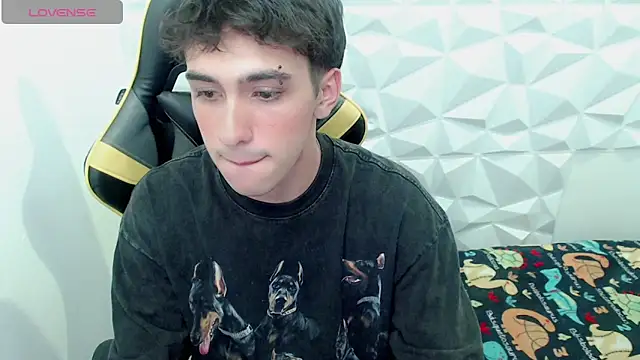 Snapshot of Jake_tripp chatting on 01-08-25, 03:29 Jake tripp online show from 01-08-25, 03:29