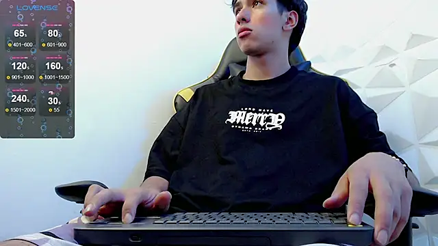 Snapshot of Jake_tripp chatting on 01-14-25, 07:27 Jake tripp online show from 01-14-25, 07:27