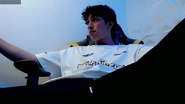 Snapshot of Jake_tripp chatting on 02-19-25, 03:50 Jake tripp online show from 02-19-25, 03:50