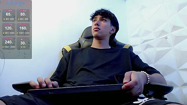 Snapshot of Jake_tripp chatting on 03-09-25, 05:22 Jake tripp online show from 03-09-25, 05:22