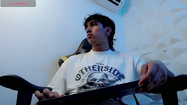 Snapshot of Jake_tripp chatting on 03-16-25, 03:04 Jake tripp online show from 03-16-25, 03:04