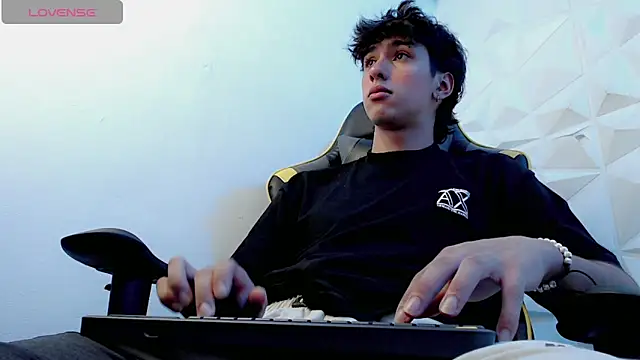 Snapshot of Jake_tripp chatting on 03-20-25, 04:51 Jake tripp online show from 03-20-25, 04:51