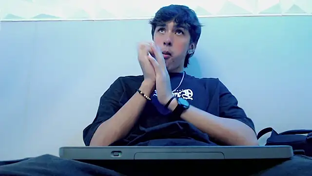 Snapshot of Jake_tripp chatting on 10-23-25, 05:07 Jake tripp online show from 10-23-25, 05:07