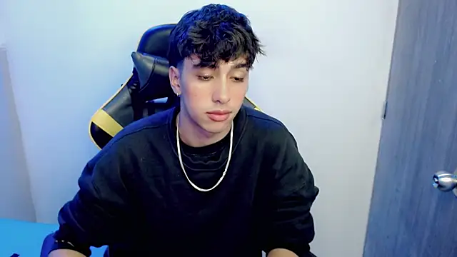 Snapshot of Jake_tripp chatting on 11-18-25, 03:34 Jake tripp online show from 11-18-25, 03:34