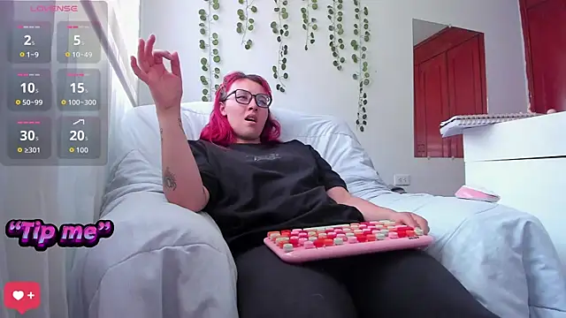 bonnie moon  online show from 09-16-25, 09:27