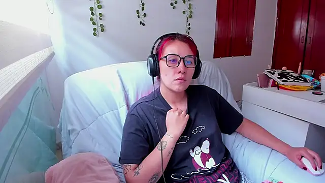 bonnie moon  online show from 09-27-25, 03:17