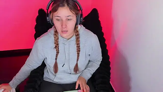 bonnie moon  online show from 01-31-26, 08:07