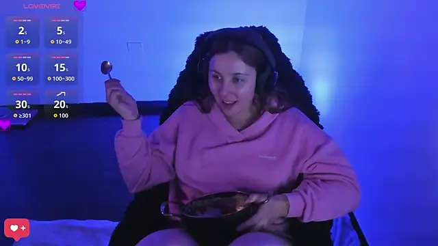 bonnie moon  online show from 03-26-26, 04:34