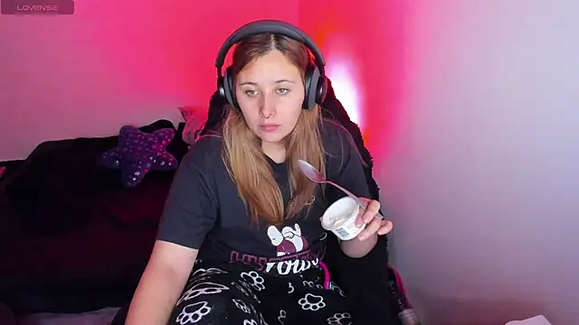 bonnie moon  online show from 04-09-26, 11:21