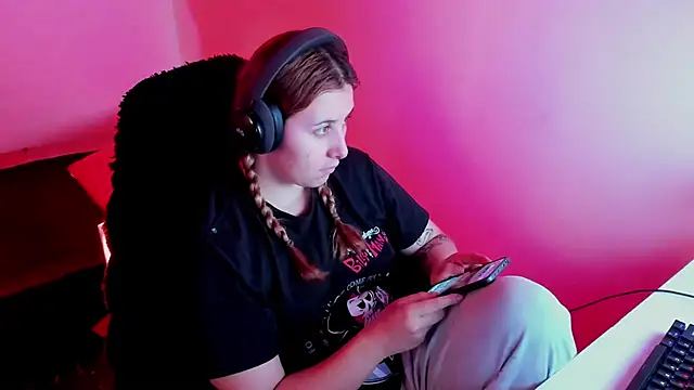 bonnie moon  online show from 04-13-26, 06:35