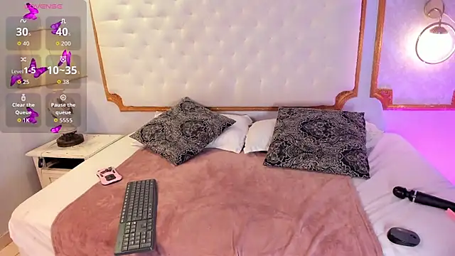 Paiige peach online show from 11-23-25, 11:21