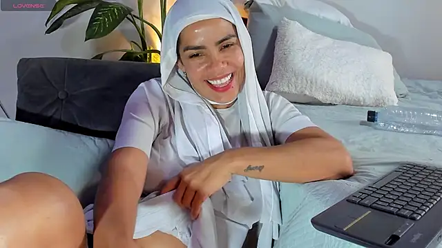 Snapshot of ClaraMariaMon chatting on 01-31-25, 08:54 ClaraMariaMon online show from 01-31-25, 08:54