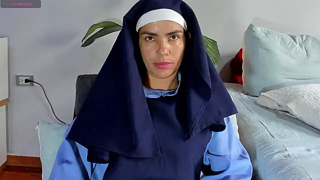 Snapshot of ClaraMariaMon chatting on 02-01-25, 04:00 ClaraMariaMon online show from 02-01-25, 04:00