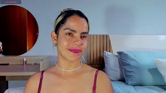 Snapshot of ClaraMariaMon chatting on 03-09-25, 05:28 ClaraMariaMon online show from 03-09-25, 05:28