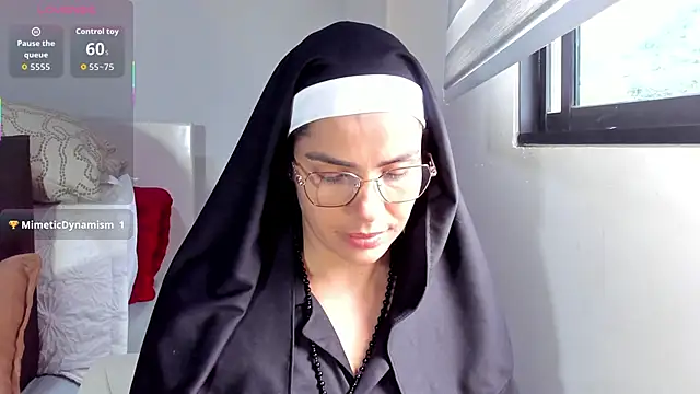 Snapshot of ClaraMariaMon chatting on 10-11-25, 05:00 ClaraMariaMon online show from 10-11-25, 05:00