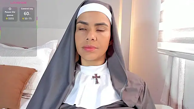 Snapshot of ClaraMariaMon chatting on 11-11-25, 01:44 ClaraMariaMon online show from 11-11-25, 01:44