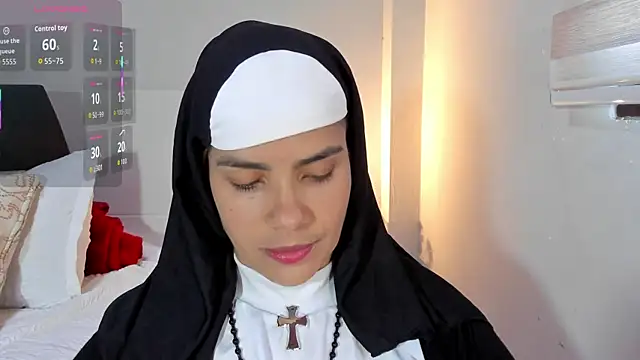 Snapshot of ClaraMariaMon chatting on 11-25-25, 05:46 ClaraMariaMon online show from 11-25-25, 05:46