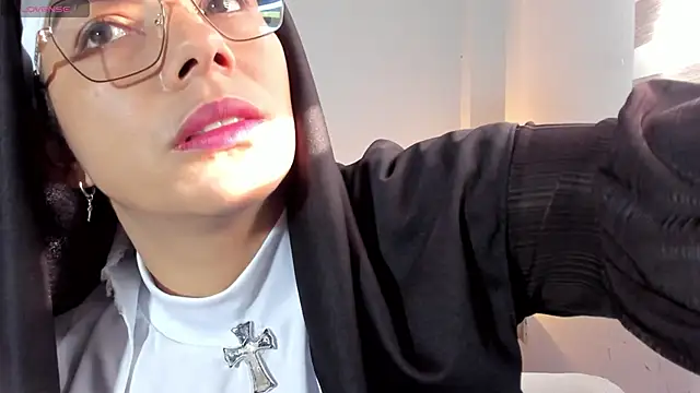 Snapshot of ClaraMariaMon chatting on 11-28-25, 01:03 ClaraMariaMon online show from 11-28-25, 01:03