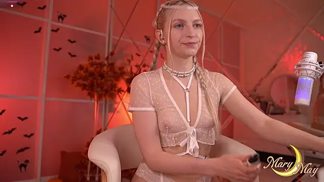 Snapshot of marylunamay chatting on 11-30-25, 04:05 marylunamay online show from 11-30-25, 04:05