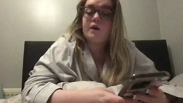 honeyyy24 online show from 09-20-25, 11:50