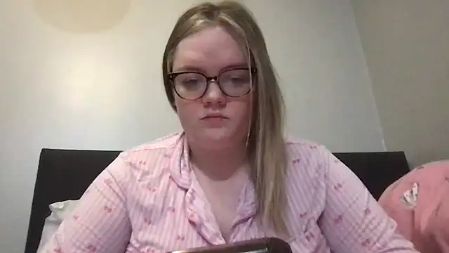 honeyyy24 online show from 02-02-26, 09:02