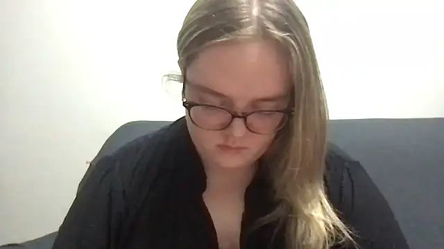 honeyyy24 online show from 04-15-26, 07:58