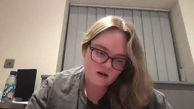 honeyyy24 online show from 05-28-26, 11:24