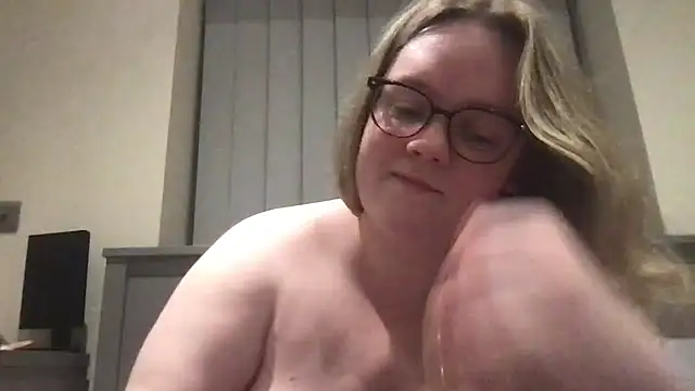 honeyyy24 online show from 05-31-26, 01:36