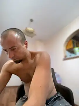 Nikolaiyy online show from 10-18-25, 02:25