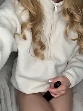 Lolitaxlola online show from 11-17-25, 09:04