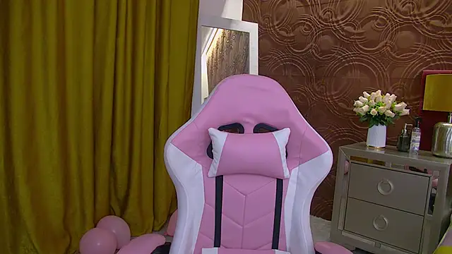 Snapshot of IrisMonn chatting on 12-11-24, 06:14 IrisMonn online show from 12-11-24, 06:14