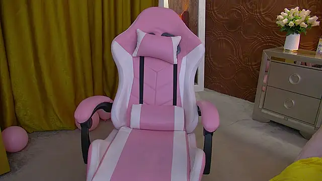 Snapshot of IrisMonn chatting on 12-11-24, 09:19 IrisMonn online show from 12-11-24, 09:19