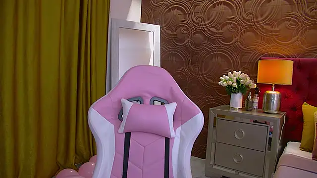 Snapshot of IrisMonn chatting on 12-17-24, 05:40 IrisMonn online show from 12-17-24, 05:40